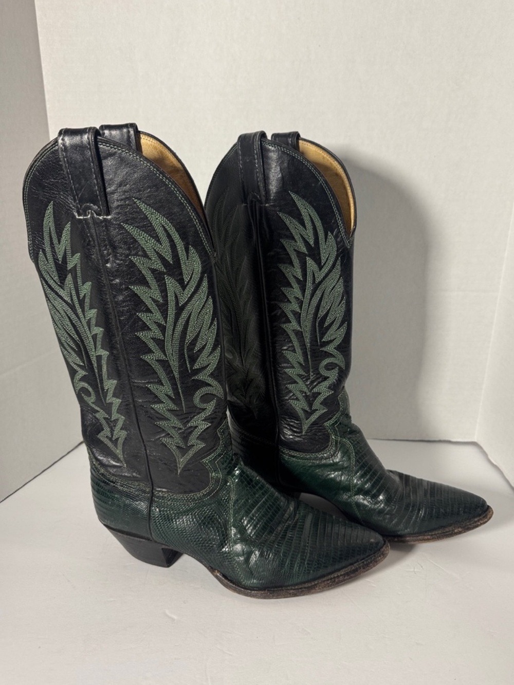 Justin's Boots Black with Green Size 7B Leather 
Cowboy Festival Concert